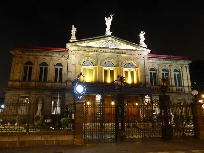 Vivre au Costa Rica, théâtre national de San José